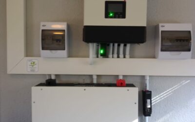 5kVa Inverter, 1 x 5.12kWh Batteries, 4 x 545w Solar Panels
