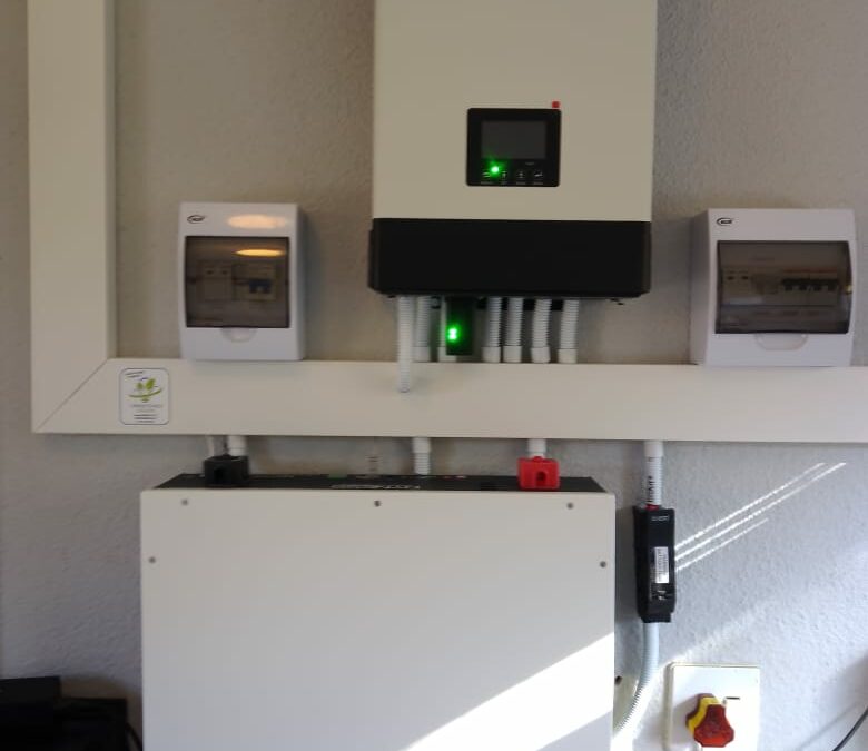 5kVa Inverter, 1 x 5.12kWh Batteries, 4 x 545w Solar Panels