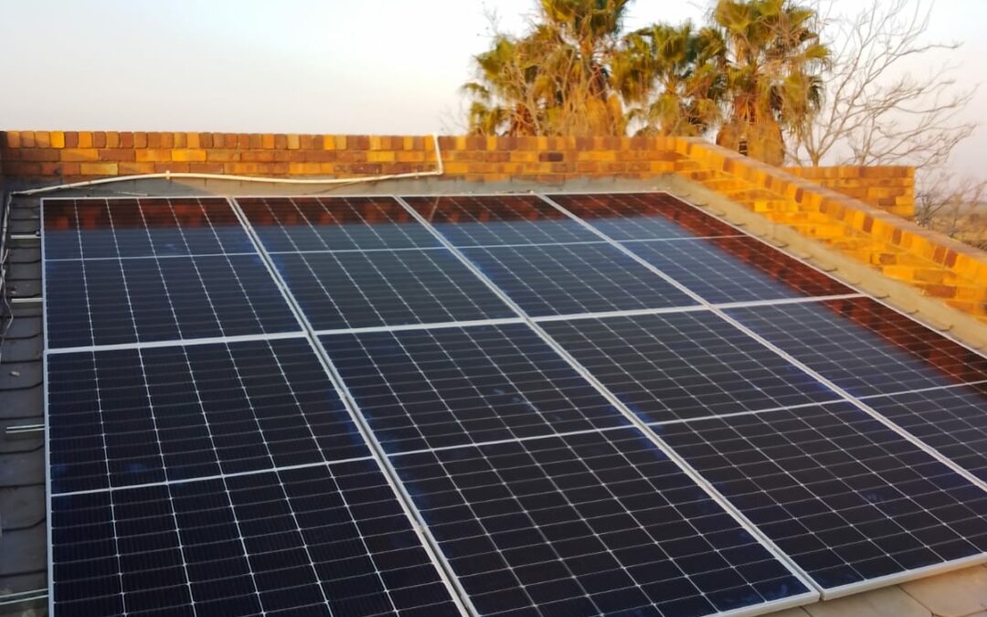 Spec – 12kVa Inverter, 3 x 5.12kWh Batteries, 16 x 545w Solar Panels